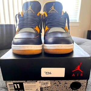 Air Jordan 4 retro sz 11 multi color